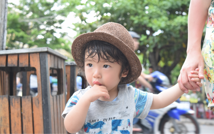指しゃぶりはいつからいつまで？やめさせる方法や歯並びへの影響を紹介